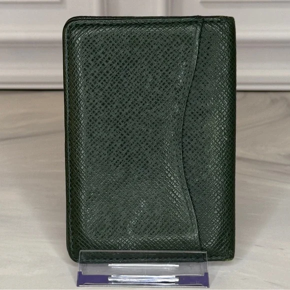Louis Vuitton Taiga Leather Pocket Organizer – GreenVery Good Condition